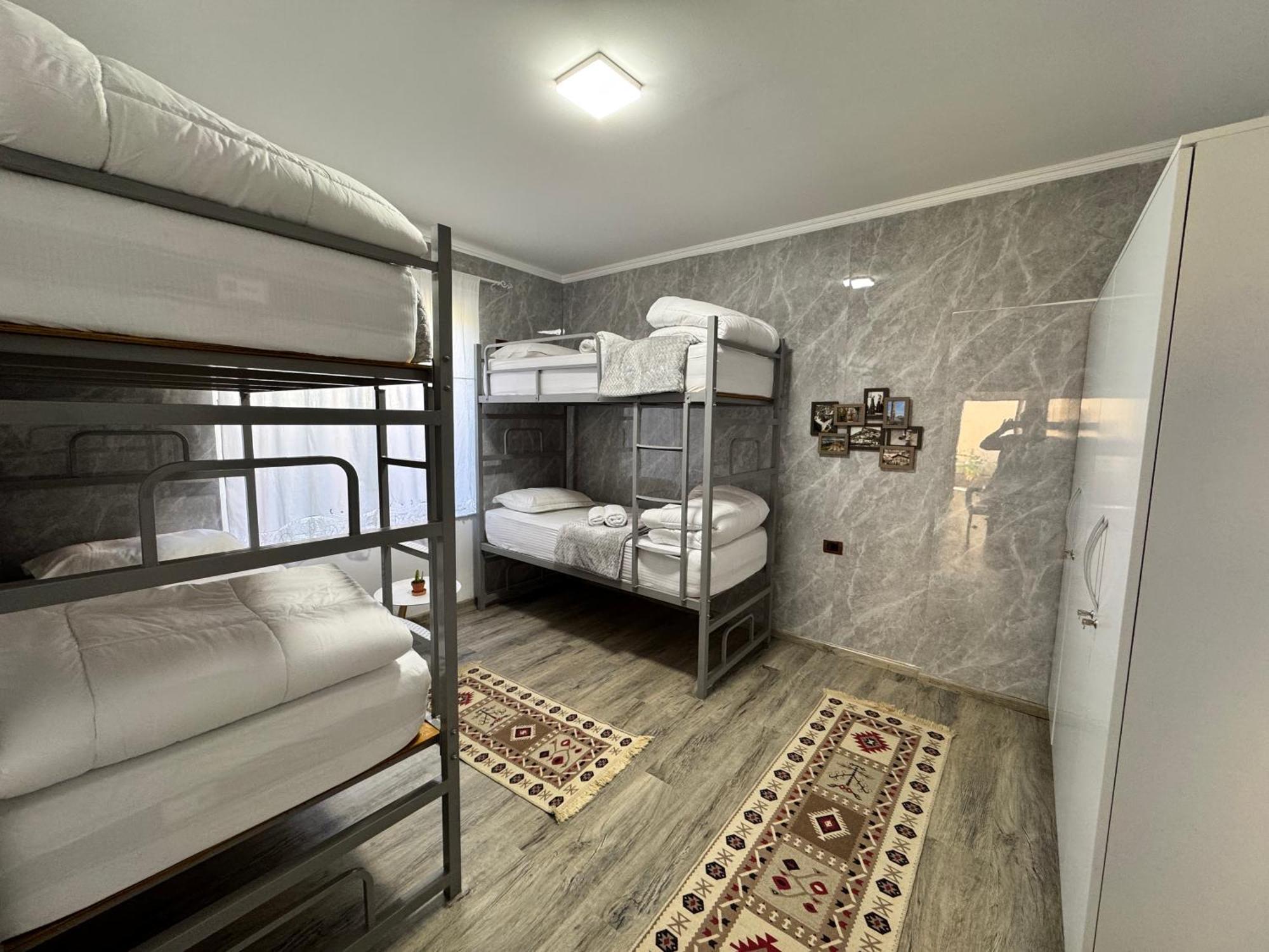 Hostel Leon เบราท ภายนอก รูปภาพ